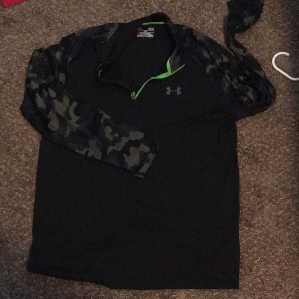 UnderArmour athletic pullover